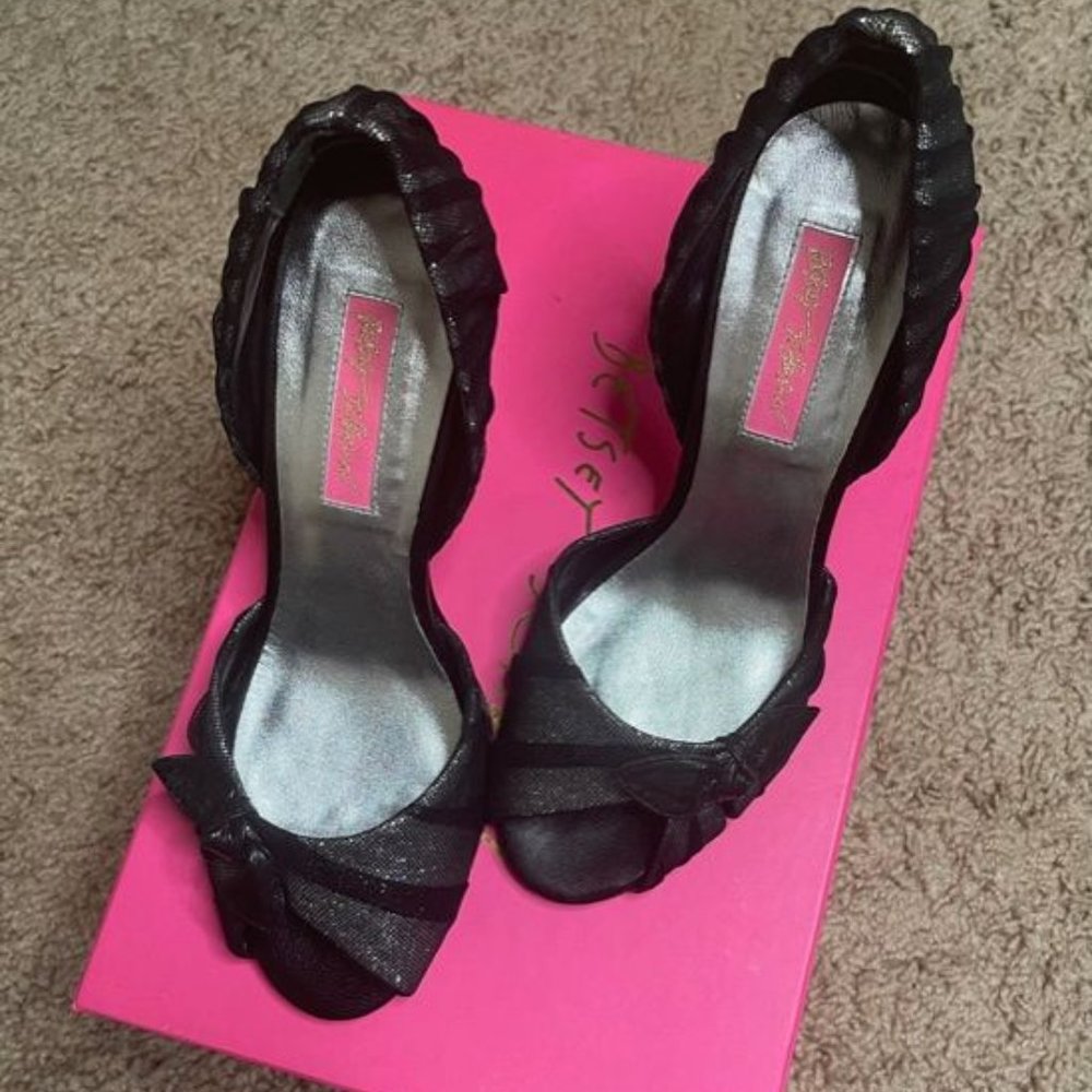 Betsey Johnson pumps Sz 6